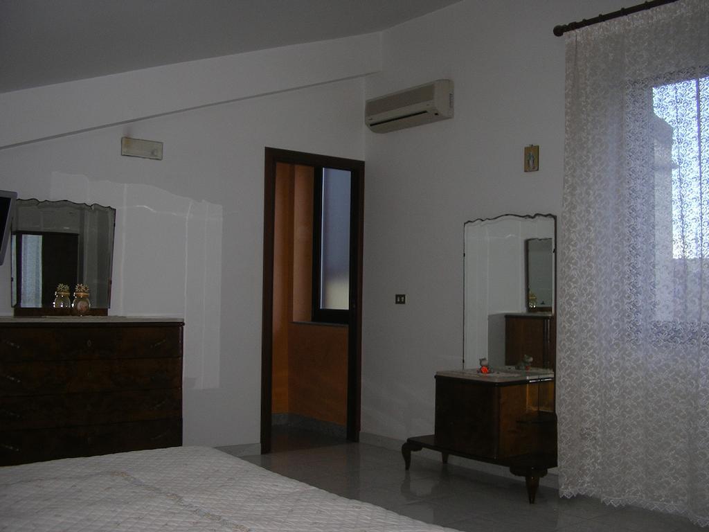 Terrazza Sul Mare Apartamento Gioiosa Marea Quarto foto